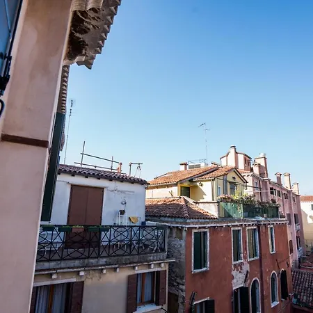 Specchieri Daire Venedik