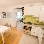 Specchieri Apartman *
